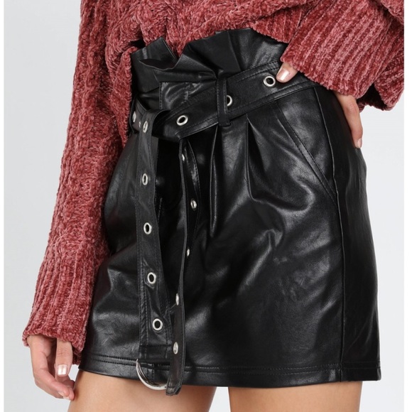 Honey Punch Dresses & Skirts - 🍂 Pleather paper bag skirt